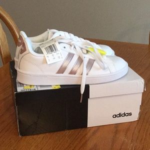 NWT Adidas CF Advantage Women’s Shoes 6
